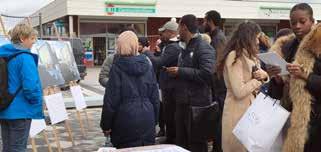 Myran är en omtyckt liten skulptur som står mitt på torget. Förra året kom hen tillbaka till torget efter ett par års frånvaro efter att ha blivit stulen.