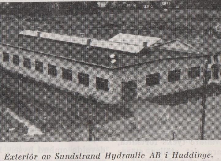 Bilden är från 1957 och tidningen VÅRDKASEN. Verksamheten i Huddinge startade 1954 och pågick till 1974. Här tillverkades oljepumpar för värmepannor, bilvärmare med defroster, lyktor och sökare.