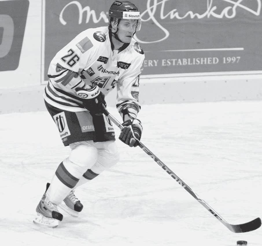 www.sport.sk HOKEJ 13 na Turnaj troch krajín v nórskom Stavangeri 7. 10. februára 2013 Obranca BRANISLAV MEZEI je rád, že vypadol z Ruska Kto by nechcel turnaj vyhrať?