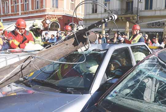 Na snímke sú záchranári prehľadávajúci trosky v Palu. FOTO SITA/AP MAJSTROVSTVÁ KAŽDODENNÝCH HRDINOV Na Hlavnej ulici v Košiciach sa včera uskutočnil 10.