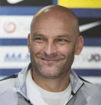 FUTBAL 5 Tréner českej reprezentácie JAROSLAV ŠILHAVÝ zverejnil nomináciu na zápasy Ligy národov proti Slovensku a Ukrajine Darida iba medzi náhradníkmi Nový tréner českej reprezentácie Jaroslav