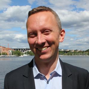 Christopher är utbildad civilekonom vid Handelshögskolan i Stockholm. Övriga uppdrag: Christopher sitter även i styrelsen i BRF Fjället 17, Solna.