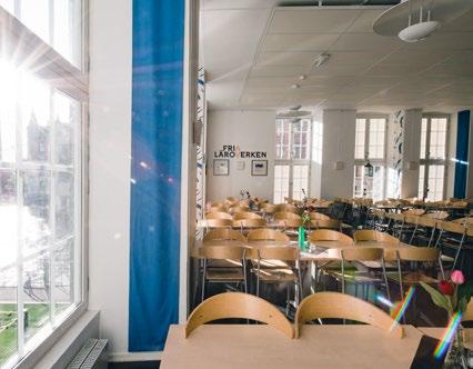 Ingen metod är bäst jämt, därför kommer du möta allt från rena föreläsningar till lekfulla gruppuppgifter. Från det digitala, moderna till papper och penna.