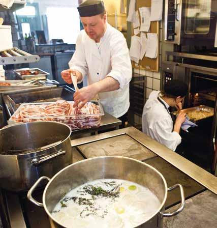 Att tänka på för livsmedelsindustrin Till livsmedelsverksamhet räknas såväl restauranger, bagerier och charkuterier som storskaliga livsmedelsindustrier som mejerier och slakterier.