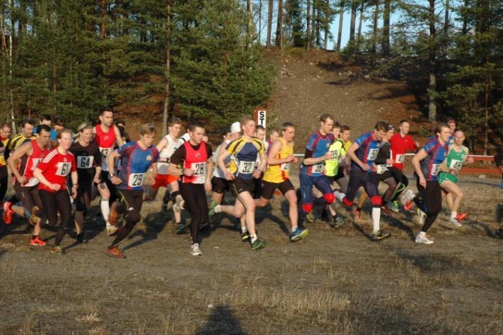 Framgångarna fortsatte nationellt med sju SM-medaljer inomhus i Huddinge. Två SMmedaljer i terräng SM i Linköping och lika många i halvmaraton i Stockholm. Veteran SM avgjordes i värmländska Kil.