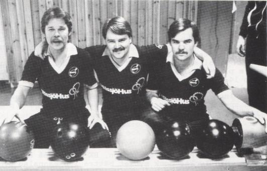 BK Clan, Nässjö. Smålandscupens segrare 1984. Från vänster: Lasse Nykänen, Roland Daulin och Ulf Welander, som utgör stommen i Smålands första lag i elitserien. Bröderna Sundh, BK Järnringen, Växjö.