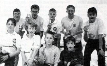 Segrande lag i de olika klasserna i Ungdomsserien 1993 Bowlingungdomar från Vimmerby, som blev bästa 7:an i Sverige 1993 Smålandscupen 3-mannalag 3 serier AM.