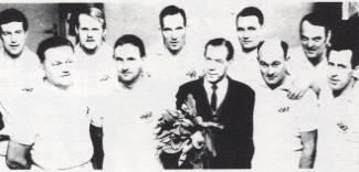 Här ses den glada oktetten med överst från vänster Gunnar Söderman, Åke Gustafsson, Alvar Johansson, Olle Argus och Werner Holm.