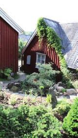 varbergs kommun Stawåsen visningsträdgård & butik Vackert belägen kringbyggd gård ifrån slutet av 1600-talet med stenlagd innergård.