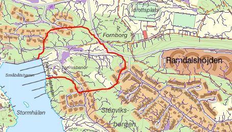 4.3 ÖVERSVÄMNINGSRISK Skyfallskartering över området (Figur 4) visar att vatten kan bli instängt och stående vid gräsytorna längs Jogersövägen med nivåer >1 m 1. Figur 4.