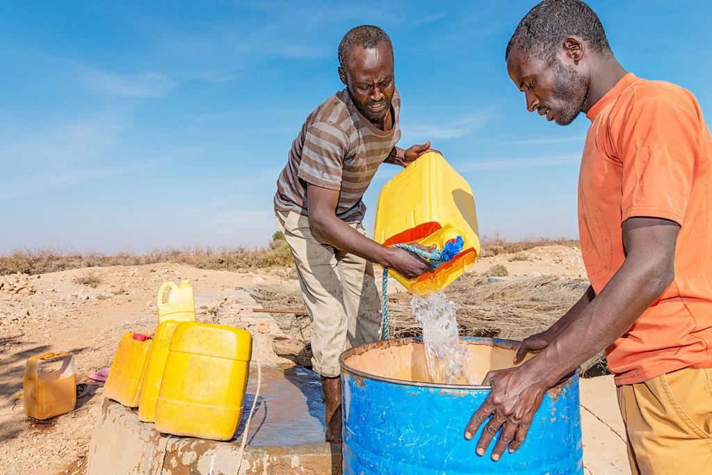 SÅ NÅR HJÄLPEN FRAM HÄTÄAPUA KUIVUUDEN UHREILLE Östra Afrika tampas med en exceptionell torka. År 2017 hade över 14 miljoner människor i Somalia, Sydsudan och Kenya för lite mat.