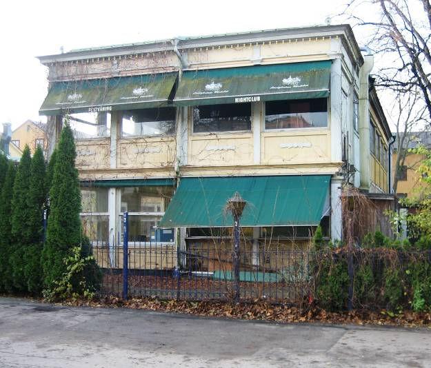 SID 3 (10) Utlåtande Bakgrund Arcona AB har inkommit med planansökan för fastigheten Konsthallen 2 för att ersätta den befintliga restaurangbyggnaden Lindgården med en ny byggnad för musei- och