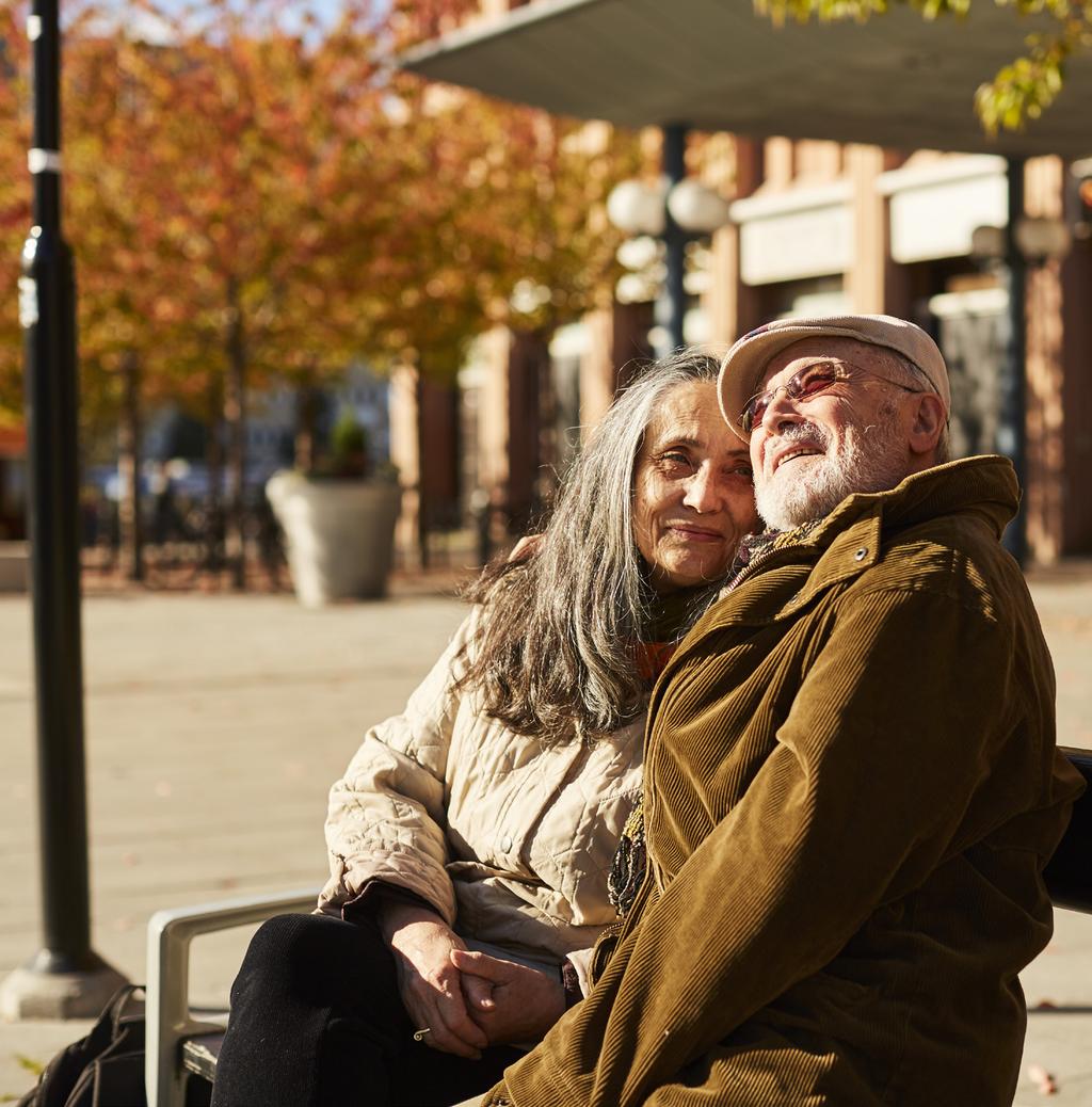 TRYGGHET FÖR ÄLDRE Som äldre i Sollentuna ska du kunna leva ett bra och menings fullt liv i trygghet. Kommunen erbjuder en rad olika former av stöd och service.