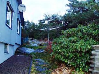 Goda grundläggningsörhållanden öreligger. Huset är grundlagt på berg. Inga stabilitetsproblem örekommer. Förutsättningar ör bergras saknas.