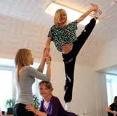 8 kl. 15.30 16.30 (Även tisdag 1 aug) Dansakrobatik (9 år & upp) För dig som vill lära dig enklare akrobatik som kan användas i danssammanhang.