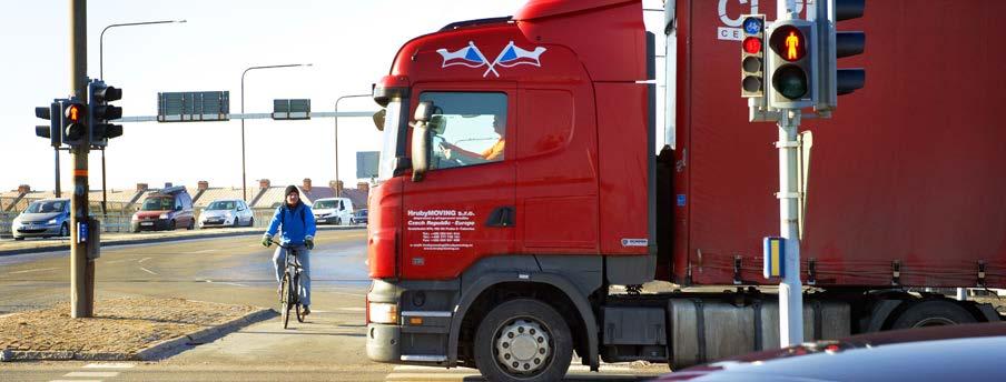 Två huvudgrupper av transporter Godstransporterna kan delas in i två huvudsakliga grupper: fjärrtransporter och distributions- och returtransporter.