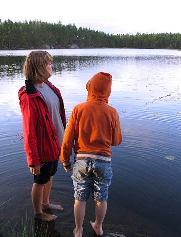 Tänk dig de glada ropen vid en badsjö, en spegelblank kvällssjö med en eka och ljudet från storlommen eller porlandet från en bäck.