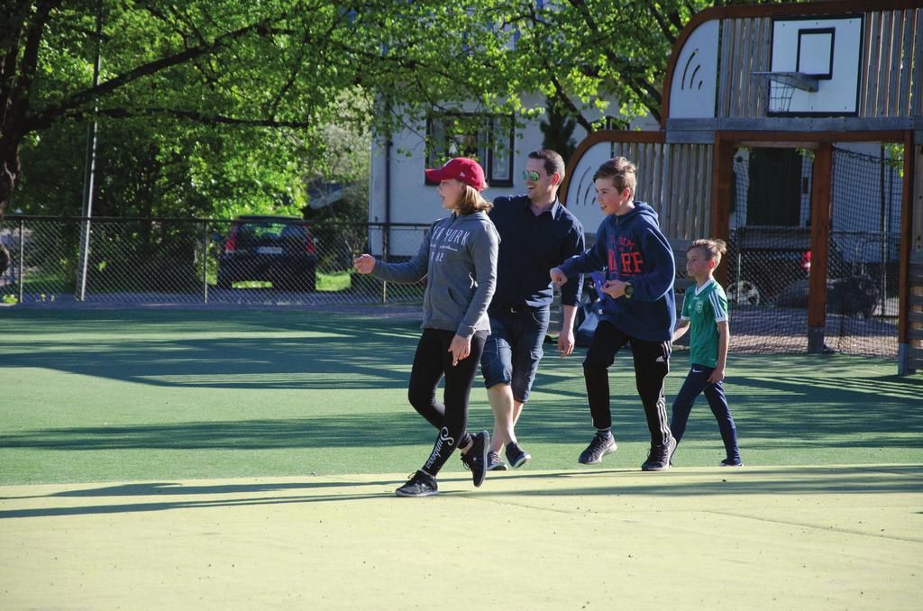 Vad säger skolans läroplan om samarbete mellan hem och skola? Utbildningsanordnaren ansvarar för att utveckla förutsättningarna för samarbete mellan hem och skola.