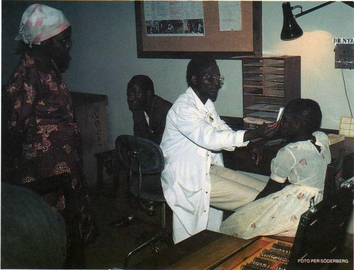 Tanzania Under 1992 hade optikerverksamheten kommit ett steg närmare oberoende av bistånd.