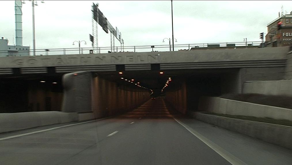 Götatunnelns infart från Järntorget.