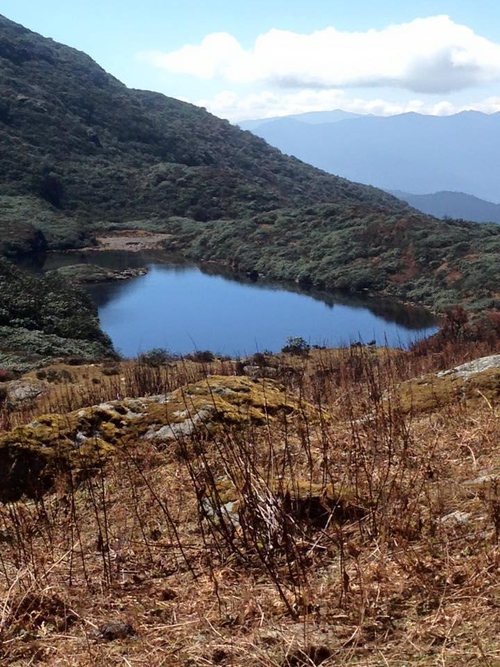 inom den tibetanska buddhismen. I Bhutan är Guru Rimpoche en central figur inom buddhismen. Enligt legenden kom Guru Rimpoche ridandes från Tibet hit på en tiger (därav klostrets namn).