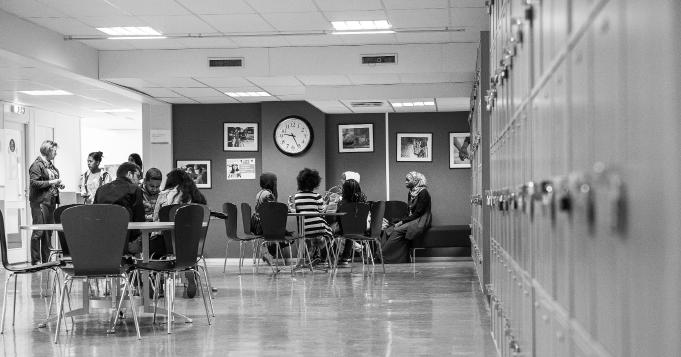 ACADEMEDIA SPRÅKCENTRUM Goda kunskaper i modersmålet gagnar lärandet av svenska, andra språk och andra ämnen i och utanför skolan.