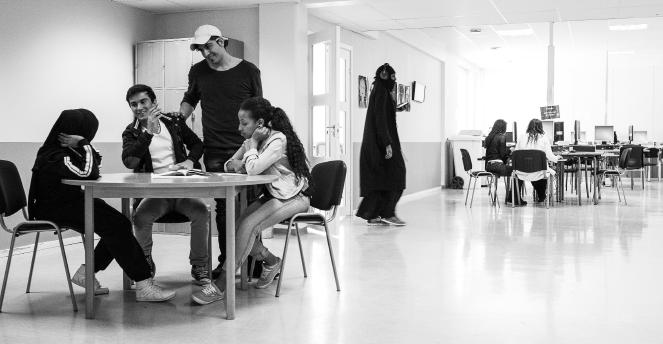 STUDIEHANDLEDNING PÅ MODERSMÅL FAQ Vad är skillnaden mellan studiehandledning och modersmålsundervisning?