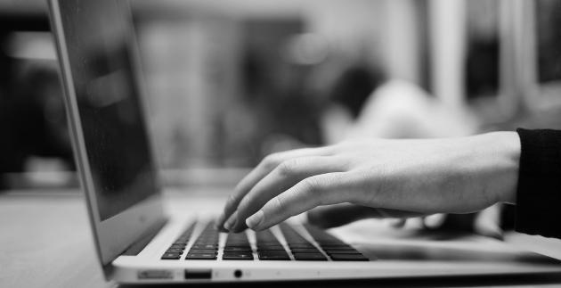 STUDIEHANDLEDNING - FJÄRRUNDERVISNING AcadeMedia Språkcentrum erbjuder studiehandledning genom fjärrundervisning till skolor utanför Göteborg och Stockholm.
