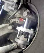 Den hydrauliska cylindern medför att fordonets leder kan bytas ut på ett snabbt och enkelt sätt. llt utan att den nya leden eller kringliggande komponenter skadas.