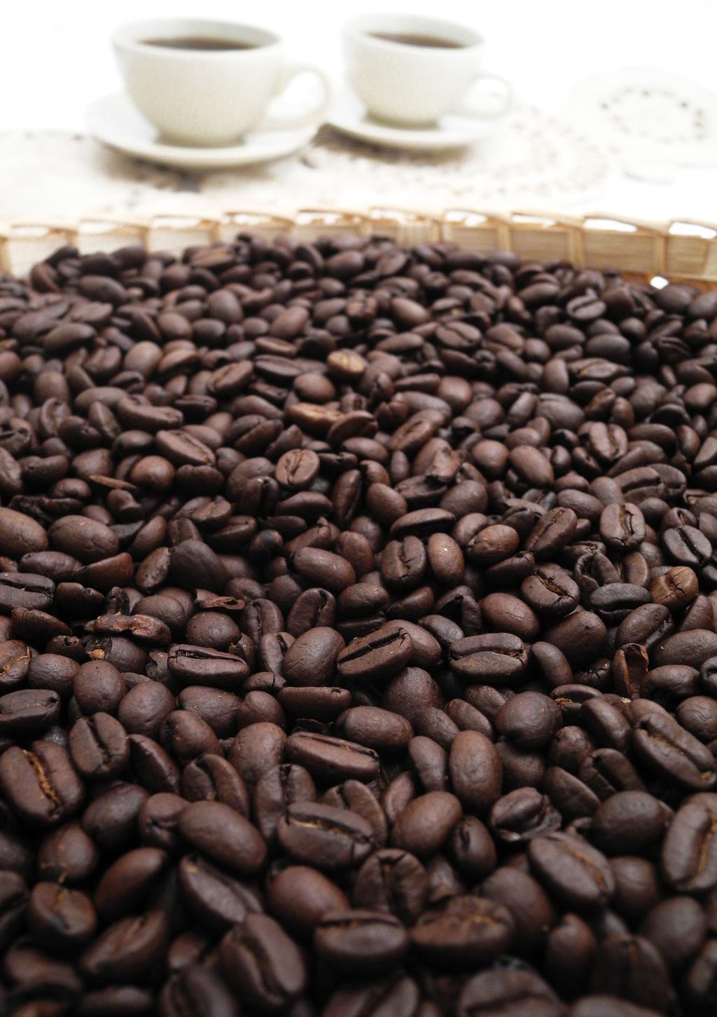 Kaffe I Sverige ligger vi i topp beträffande kaffedrickande och konsumerar hela en procent av världens kaffe. Det innebär att vi i genomsnitt dricker cirka nio kilo kaffe per person och år.