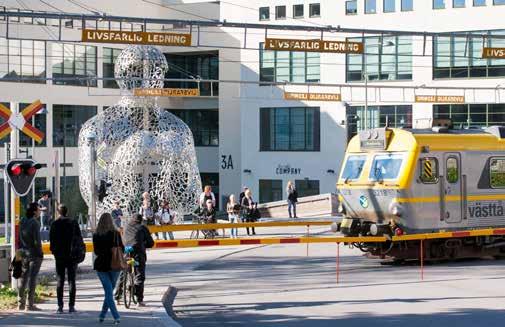 När fler cyklar, går eller åker buss gynnas också tillgänglighet för de resor och transporter som av olika skäl måste göras med bil eller lastbil.