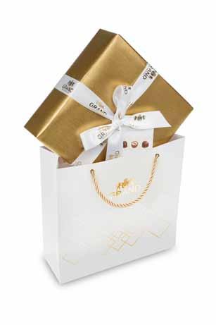 GRAND LUXURY GIFT BAG Inslagen guldask med exklusivt