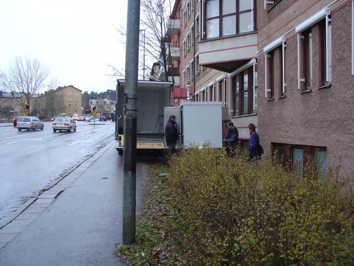 E4 Häggvik, Sollentuna x:1620166 y: 6593197 Höjd ovan mark: 2 m Typ av station: öppen väg Stationen är placerad på östra sidan om E4:an