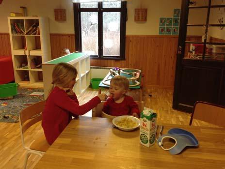 Måltider Vid alla måltidssituationer (frukost, lunch och mellanmål) tränas barnens förmåga att tillägna sig och nyansera begrepp, (Lpfö98, rev. 2010).