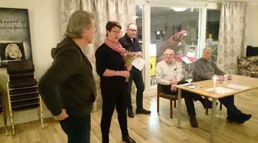 Inget årsmöte utan blomsterkvast, Lennart Ahlsén, en av våra klubbvärdar hade påpassligt noterat att ordförandens fru Pia, tillika den som