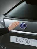 RX går också att få med LED-kurvljus för förbättrad sikt i skarpa kurvor. 04.