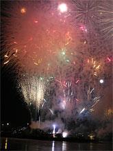 O fritid Fritidskalender GP:s årliga Nyårsfyrverkeri Kvillepiren - Göteborgs hamn 31 dec 2017, kl. 17.00 En riktig nyårstradition är att kl.