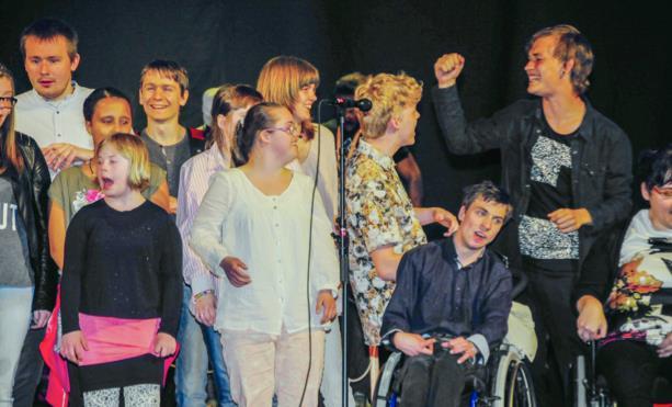 se Lucia i Lexby 10 december Klockan 16-19 I samarbete med Kulturskolan Härs & Tvärs: gående