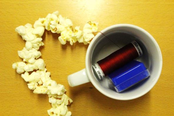 du: popcorn, tråd och