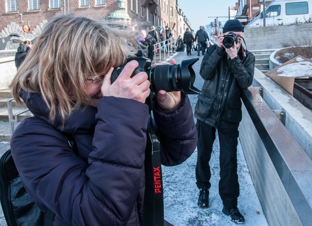 Men en passerande fotoklubbkompis ser ju direkt vad som händer.