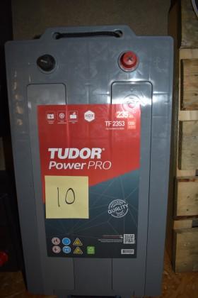 200.00 kr exkl moms Tudor-batteri 235