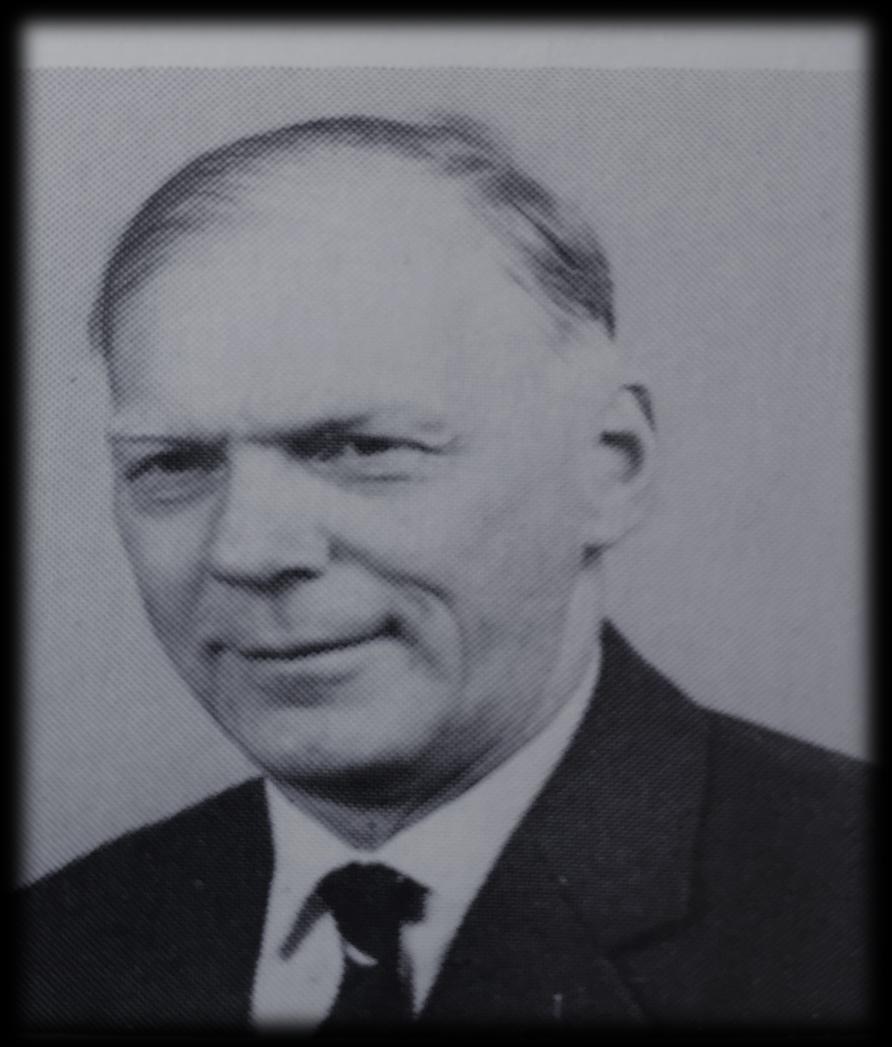 David Kållberg (1902 1987) efterträdde Bertil Larsson. Många Femsjöbor har fått sin undervisning i folkskolan av honom.