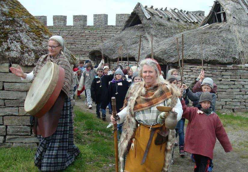 3-9 EKETORPS BORG HISTORISKA TIDSRESOR PÅ EKETORPS BORG RES TILL JÄRNÅLDERN ELLER MEDELTIDEN MED OSS!