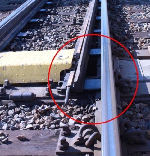 2.4 Orsaker till växelfel Det kan finnas många orsaker till att en järnvägsväxel slutar fungera. Under vintertid är de mest utsatta anläggningsdelarna de rörliga delarna i växeln.