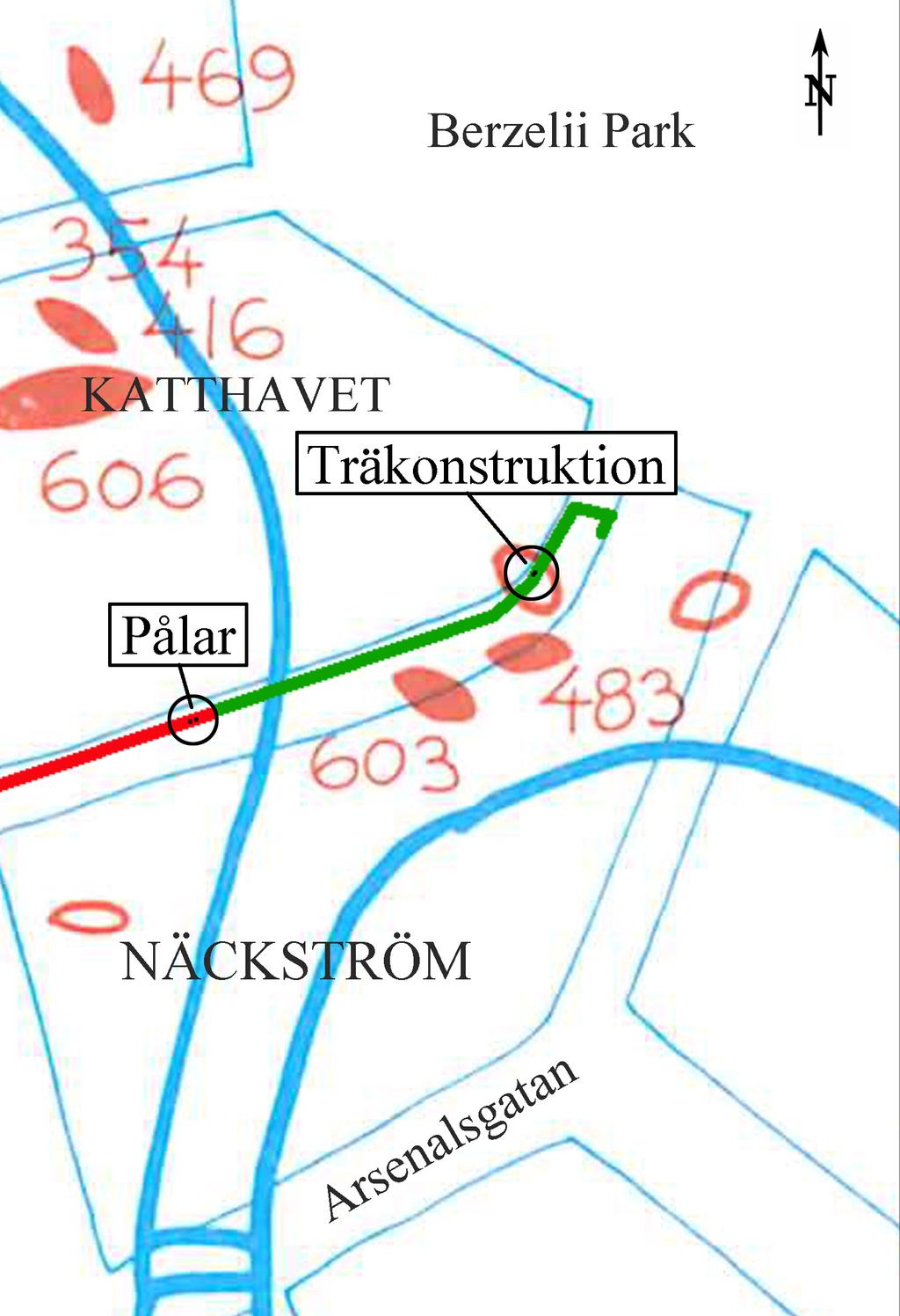 12 stadsmuseet vid kvarteret Näckström Figur 10. Fjärrvärmeschaktet i rött och grönt rektifierat på Hasselmos karta Båtfynd i Stockholm från 1981. Den blå linjen visar 1600-talets strandlinje.