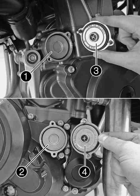 SERVICEARBETEN MOTOR 138 16.5Montera oljefiltret x Sätt i oljefiltren och. Smörj in oljefilterlockens O-ringar. Montera oljefilterlocken och. Sätt i och dra åt skruvarna.