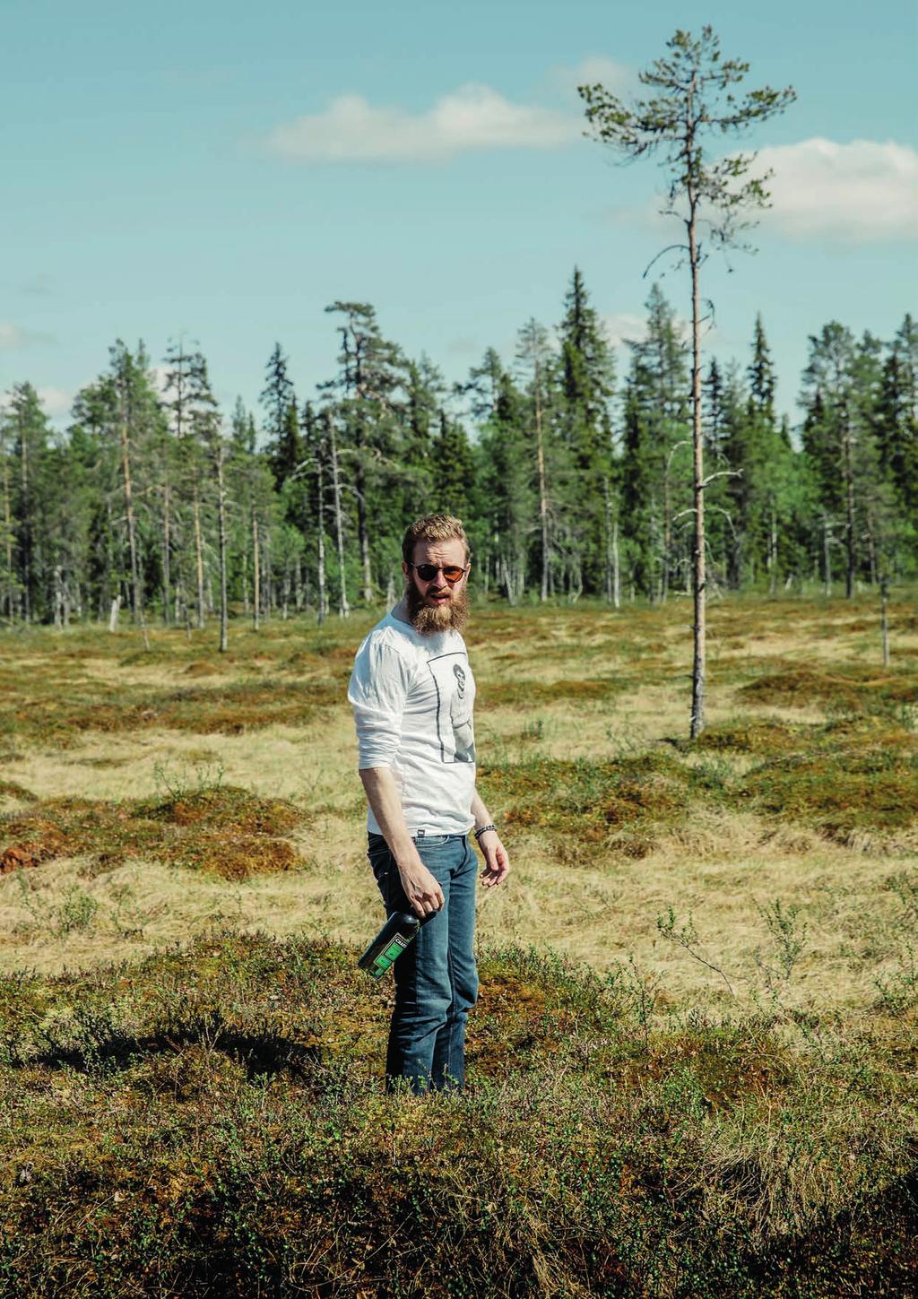 INTERVJU / EMIL ÅRENG INTERVJU / EMIL ÅRENG Kung Fuck You i baren. Han var 24 år, hade lärt sig klassikerna och han gillade snacket med gästerna. Emil Åreng kände sig hemma i baren.