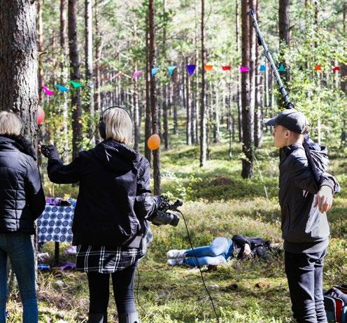 Här får du göra, inte bara läsa. Under dina tre år kommer du bygga upp en portfolio med arbetsprover som kan användas när du söker jobb eller söker till specialutbildningar.