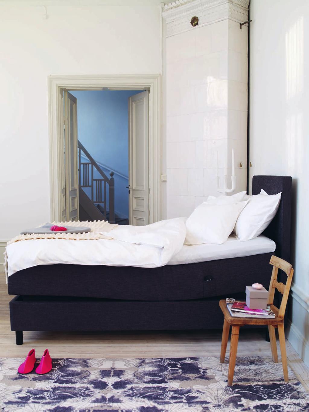 Säng isala, 105x210 cm, klädd i textil Antracite.