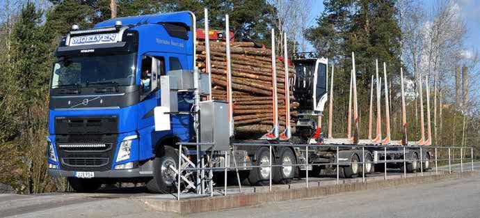 Hela fordonet placerat på vågen vid vägningstillfället, källa: SDC För sågverksprodukter och andra sönderdelade skogsprodukter används oftast två metoder för mätning vilka är skäppmätning eller